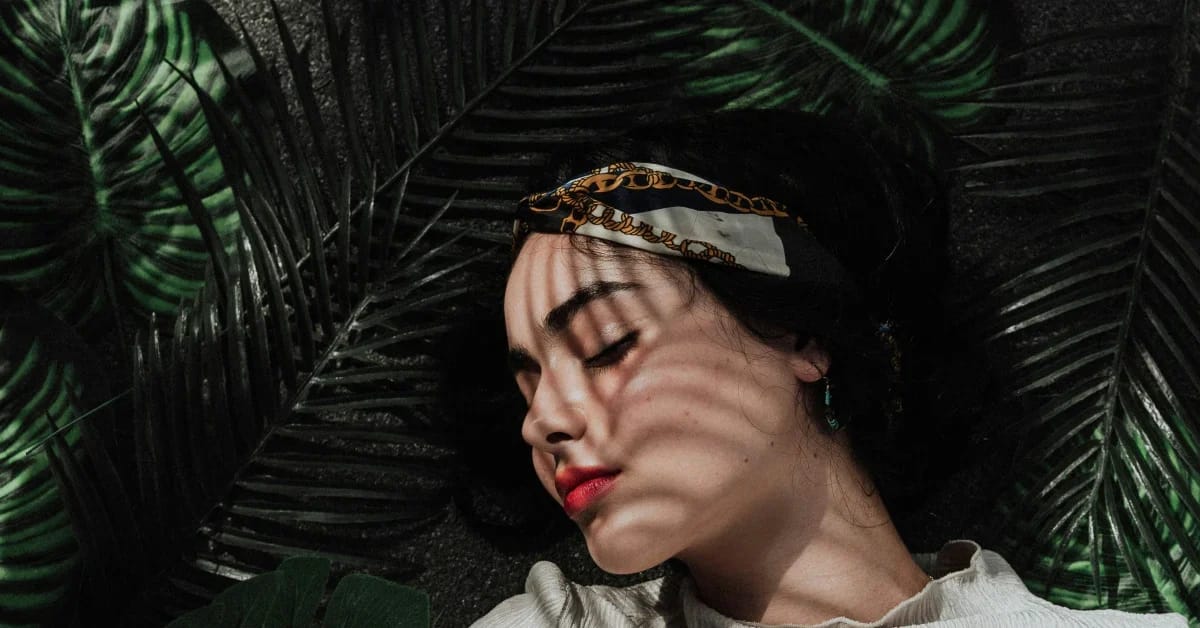 What is Sleepmaxxing and How Can it Improve Your Skin?